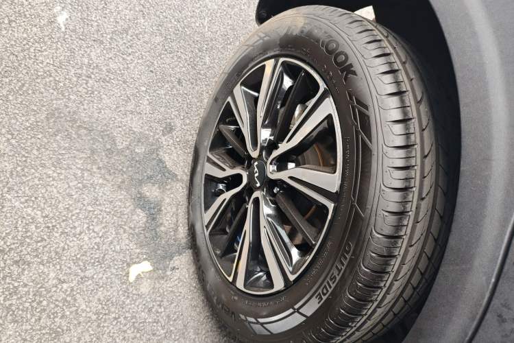Used Kia kx1 Stonic 2021 1.4L CVT Sunroof Model Right Rear Wheel Hub
