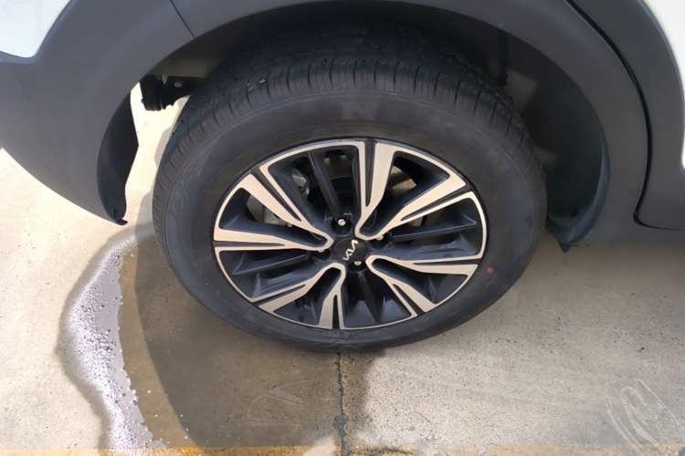 Used Kia kx1 Stonic 2021 1.4L CVT Fun Edition Right Rear Wheel Hub