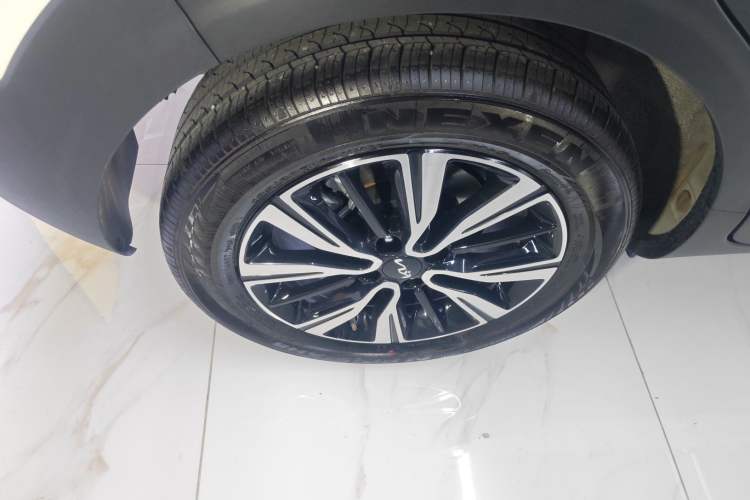 Used Kia kx1 Stonic 2021 1.4L CVT Fun Edition Right Rear Wheel Hub