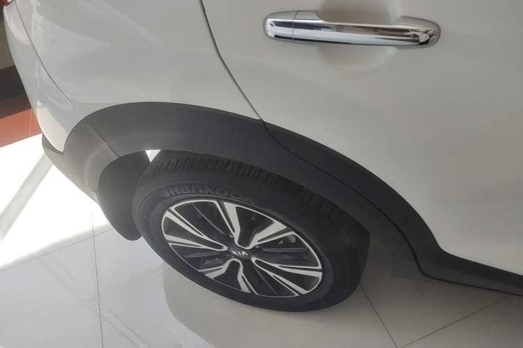 Used Kia kx1 Stonic 2021 1.4L Automatic Fun Edition Right Rear Wheel Hub