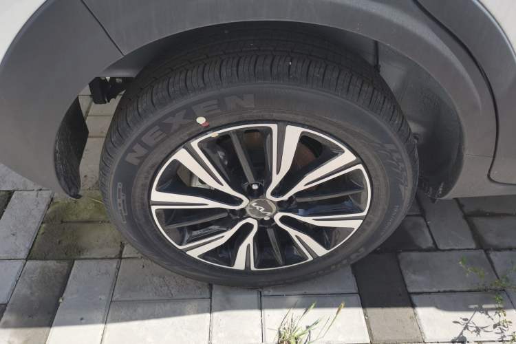 Used Kia kx1 Stonic 2021 1.4L CVT Fun Edition Right Rear Wheel Hub