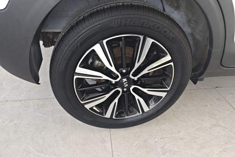 Used Kia kx1 Stonic 2021 1.4L Automatic Fun & Sport Edition Right Rear Wheel Hub