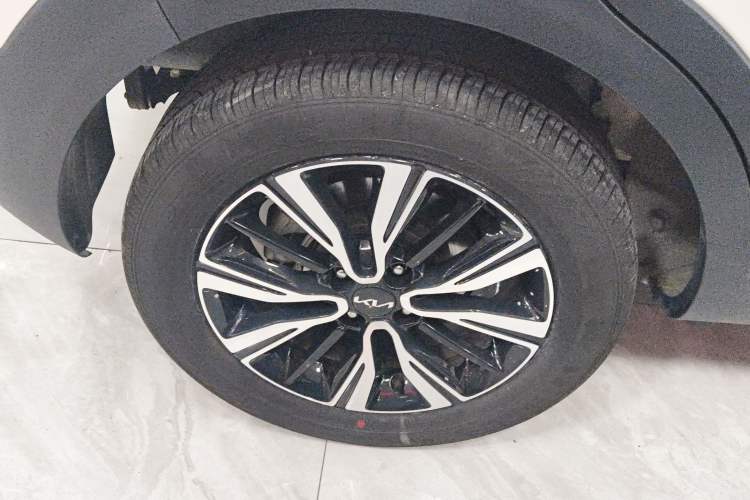 Used Kia kx1 Stonic 2021 1.4L CVT Fun Edition Right Rear Wheel Hub