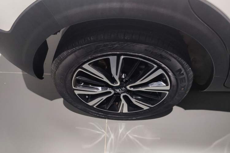 Used Kia kx1 Stonic 2021 1.4L Automatic Fun Edition Right Rear Wheel Hub