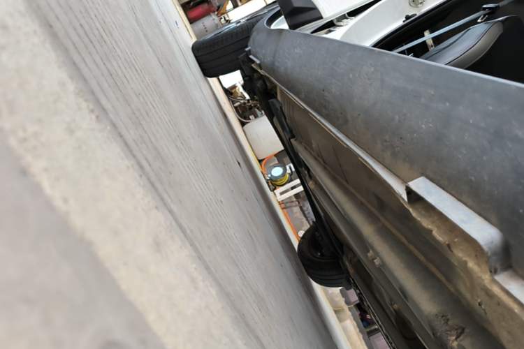 Used Kia kx1 Stonic 2021 1.4L Automatic Fun & Sport Edition Right Side Sill