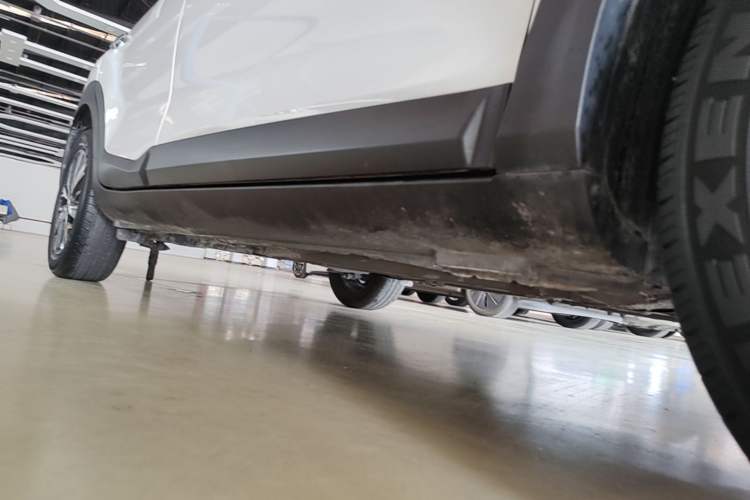 Used Kia kx1 Stonic 2021 1.4L CVT Fun & Sunroof Model Right Side Sill