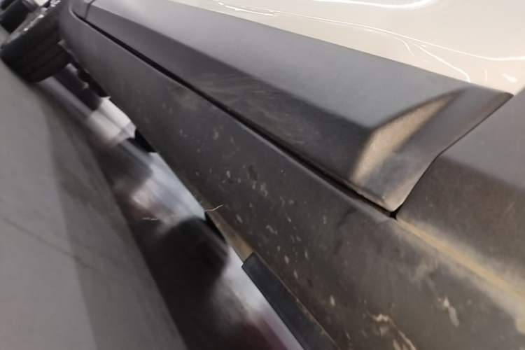 Used Kia kx1 Stonic 2021 1.4L CVT Fun Edition Right Side Sill
