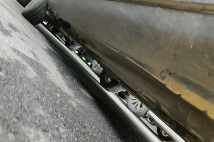 Used Kia kx1 Stonic 2021 1.4L CVT Fun Edition Right Side Sill