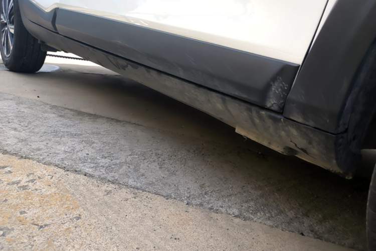 Used Kia kx1 Stonic 2021 1.4L CVT Fun Edition Right Side Sill