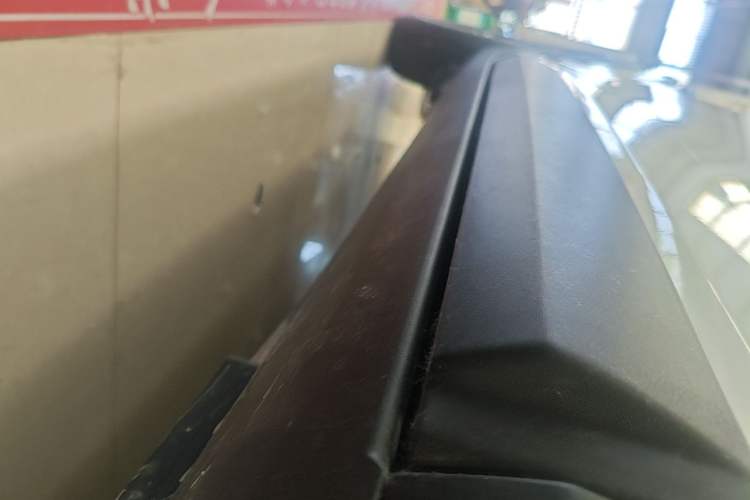 Used Kia kx1 Stonic 2021 1.4L CVT Fun Edition Right Side Sill