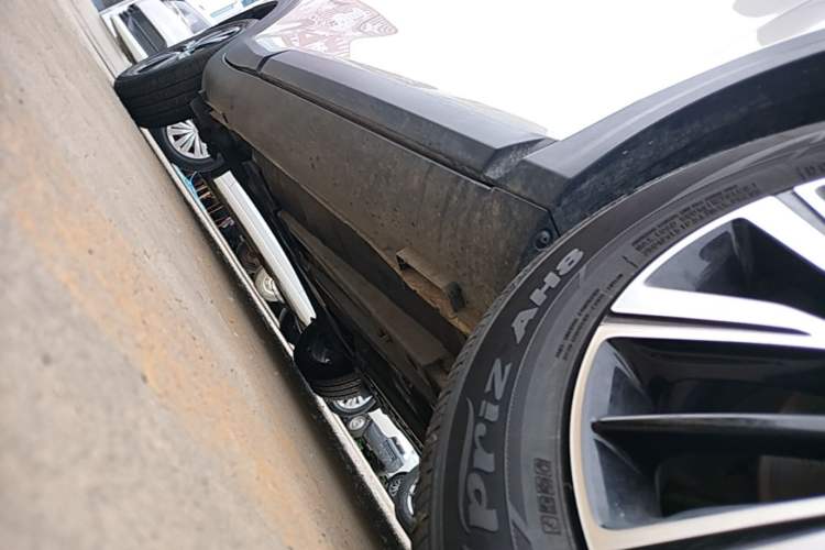 Used Kia kx1 Stonic 2021 1.4L CVT Fun Edition Right Side Sill