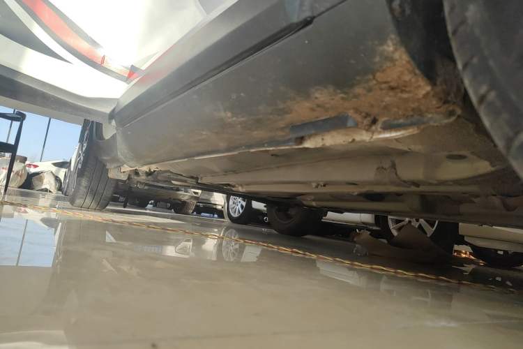 Used Kia kx1 Stonic 2021 1.4L Manual Fun Edition Right Side Sill