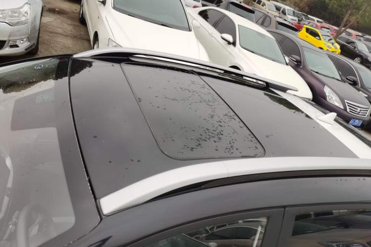 Used Kia kx1 Stonic 2021 1.4L CVT Sunroof Model Roof