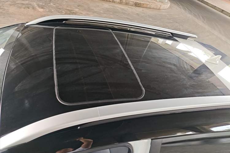 Used Kia kx1 Stonic 2021 1.4L CVT Sunroof Model Roof