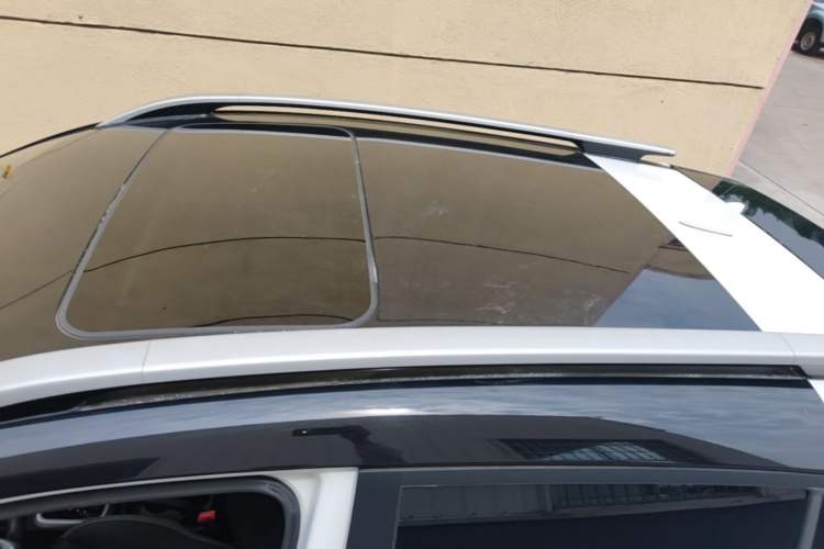 Used Kia kx1 Stonic 2021 1.4L CVT Sunroof Model Roof