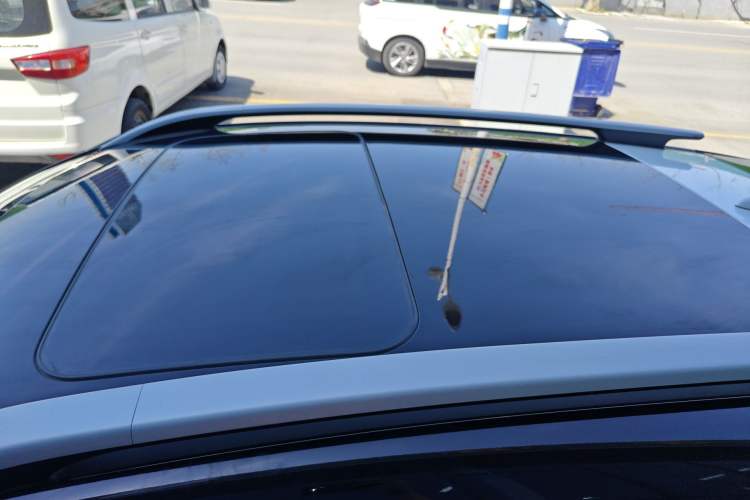 Used Kia kx1 Stonic 2021 1.4L CVT Sunroof Model Roof