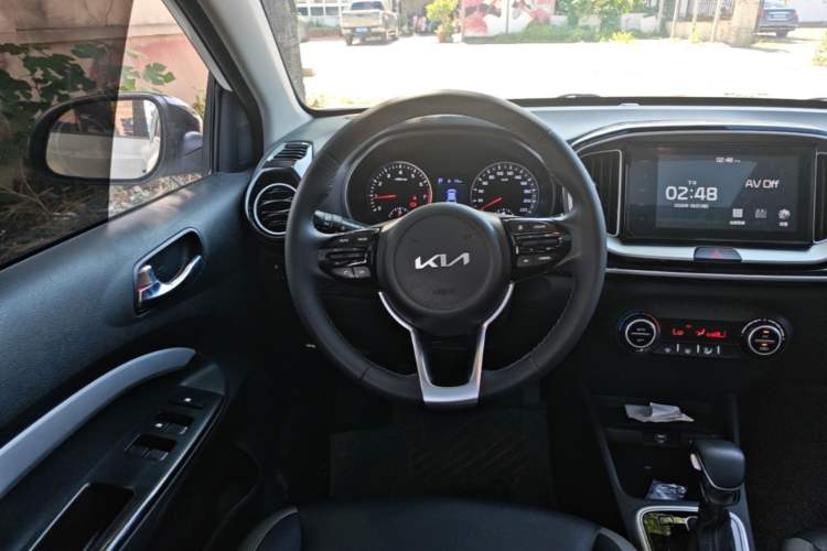 Used Kia kx1 Stonic 2021 1.4L CVT Sunroof Model Steering Wheel