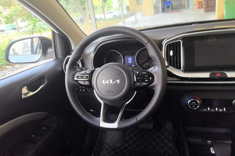 Used Kia kx1 Stonic 2021 1.4L CVT Fun & Sunroof Model Steering Wheel