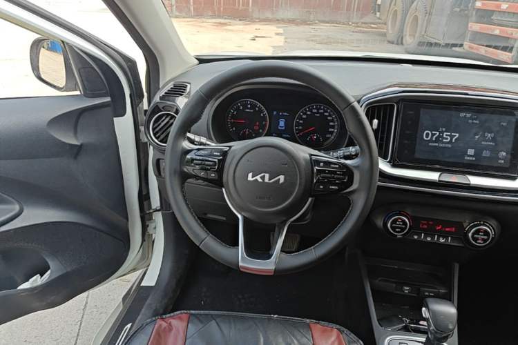 Used Kia kx1 Stonic 2021 1.4L CVT Sunroof Model Steering Wheel