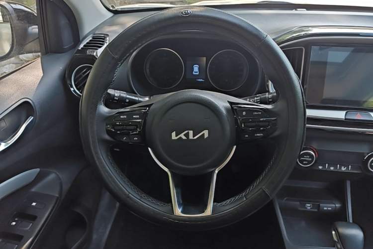 Used Kia kx1 Stonic 2021 1.4L CVT Sunroof Model Steering Wheel