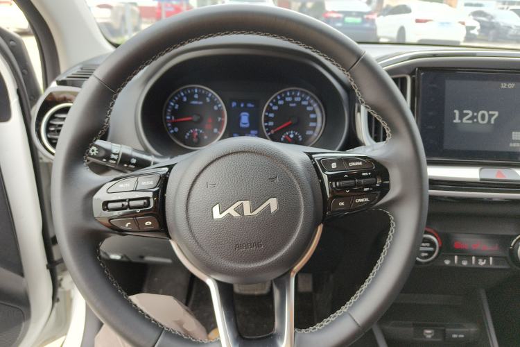 Used Kia kx1 Stonic 2021 1.4L CVT Sunroof Model Steering Wheel