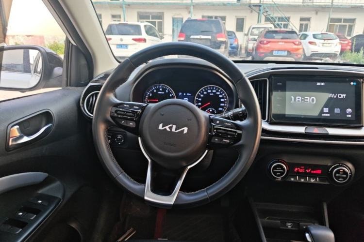Used Kia kx1 Stonic 2021 1.4L CVT Sunroof Model Steering Wheel