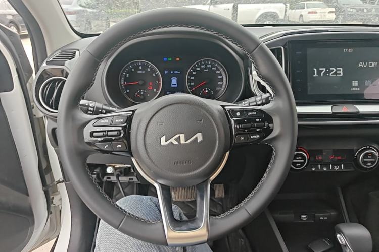 Used Kia kx1 Stonic 2021 1.4L CVT Sunroof Model Steering Wheel