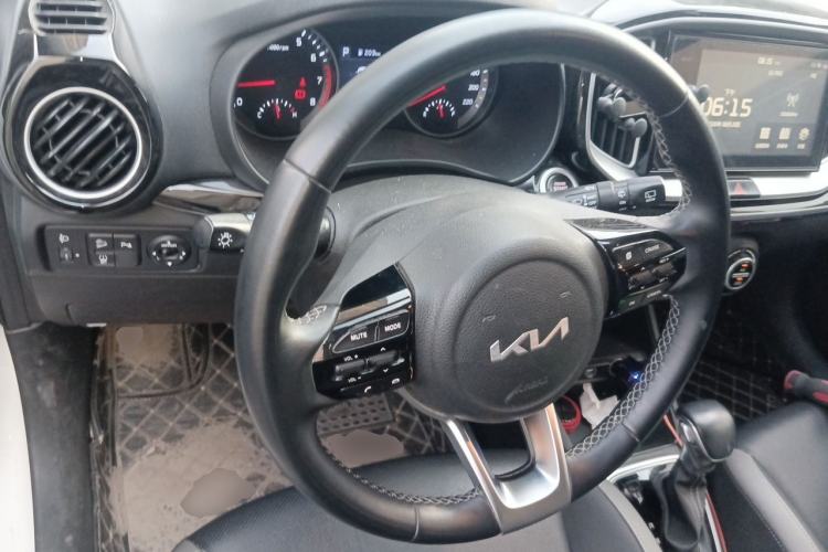 Used Kia kx1 Stonic 2021 1.4L CVT Sunroof Model Steering Wheel