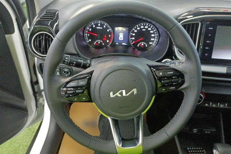 Used Kia kx1 Stonic 2021 1.4L CVT Sunroof Model Steering Wheel