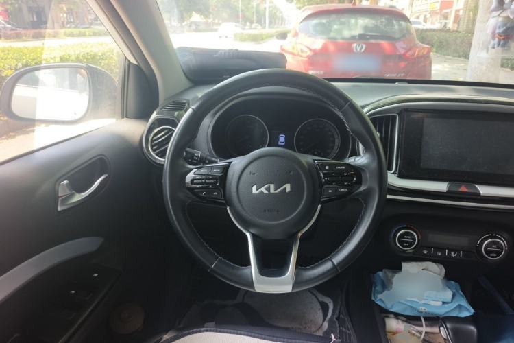 Used Kia kx1 Stonic 2021 1.4L CVT Sunroof Model Steering Wheel