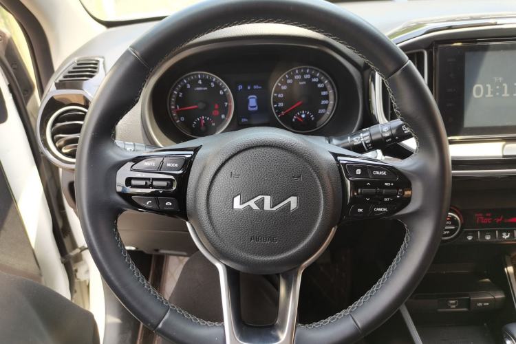 Used Kia kx1 Stonic 2021 1.4L CVT Sunroof Model Steering Wheel