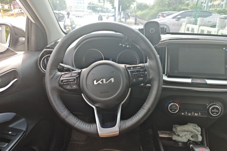 Used Kia kx1 Stonic 2021 1.4L CVT Sunroof Model Steering Wheel