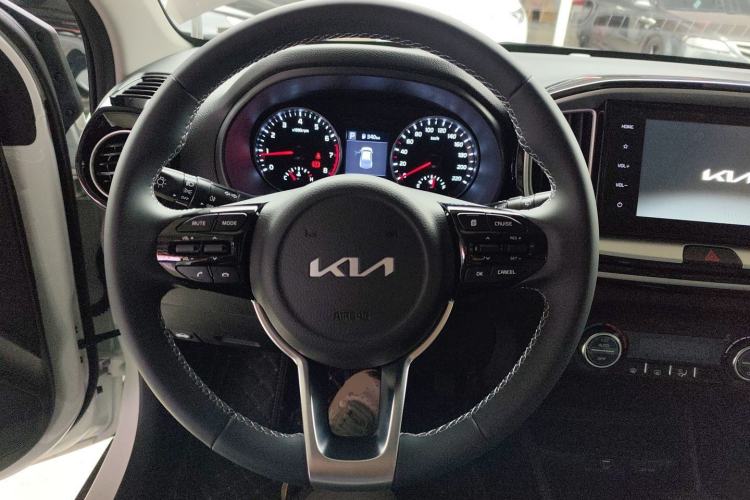 Used Kia kx1 Stonic 2021 1.4L CVT Sunroof Model Steering Wheel