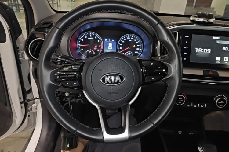 Used Kia kx1 Stonic 2021 1.4L Automatic Fun & Sport Edition Steering Wheel
