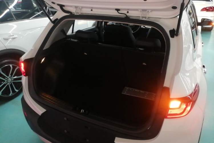 Used Kia kx1 Stonic 2021 1.4L CVT Fun & Sunroof Model Trunk
