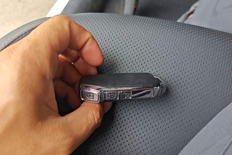 Used Kia kx1 Stonic 2021 1.4L CVT Sunroof Model Vehicle Key
