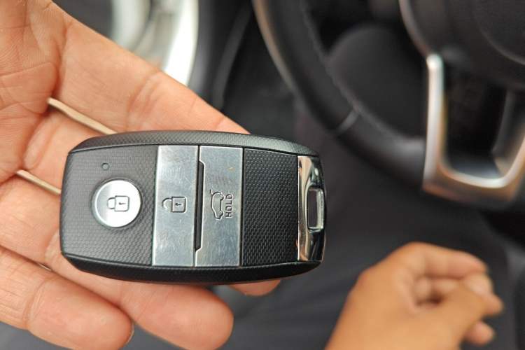 Used Kia kx1 Stonic 2021 1.4L CVT Fun & Sunroof Model Vehicle Key