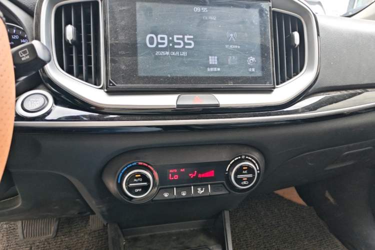Used Kia kx1 Stonic 2021 1.4L CVT Sunroof Model Audio And AC Panel