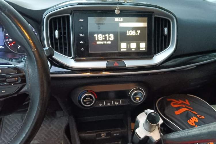 Used Kia kx1 Stonic 2021 1.4L Automatic Fun & Sport Edition Audio And AC Panel