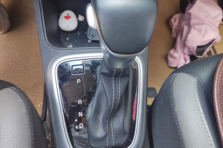 Used Kia kx1 Stonic 2021 1.4L CVT Fun & Sunroof Model Audio And AC Panel