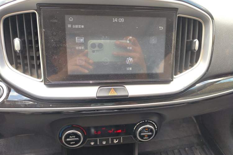 Used Kia kx1 Stonic 2021 1.4L CVT Fun & Sunroof Model Audio And AC Panel