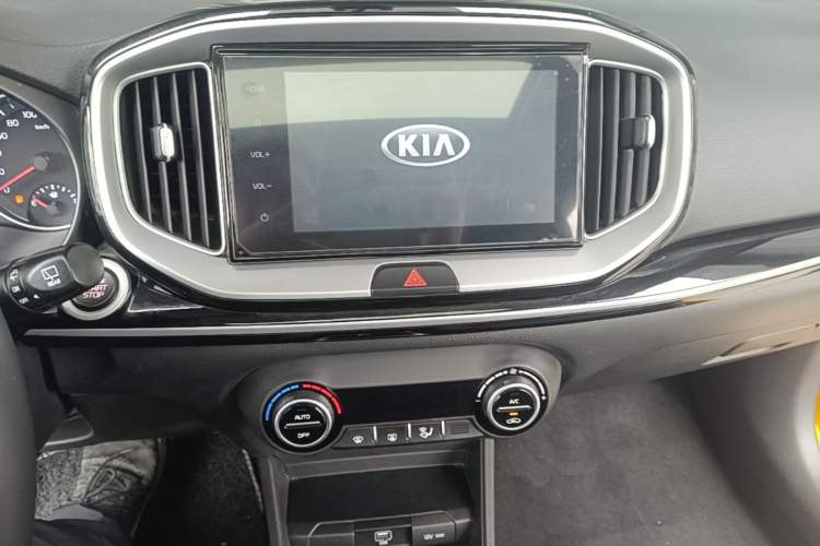 Used Kia kx1 Stonic 2021 1.4L CVT Fun & Sunroof Model Audio And AC Panel