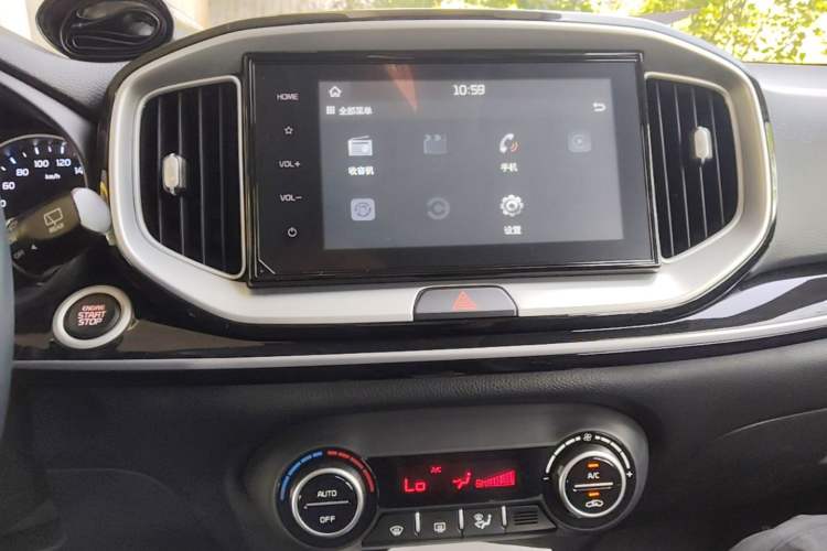 Used Kia kx1 Stonic 2021 1.4L CVT Fun & Sunroof Model Audio And AC Panel