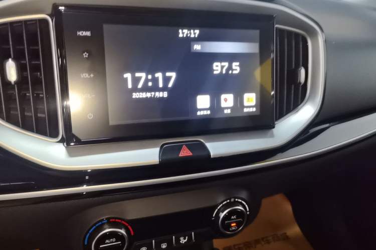 Used Kia kx1 Stonic 2021 1.4L Automatic Fun & Sport Edition Audio And AC Panel