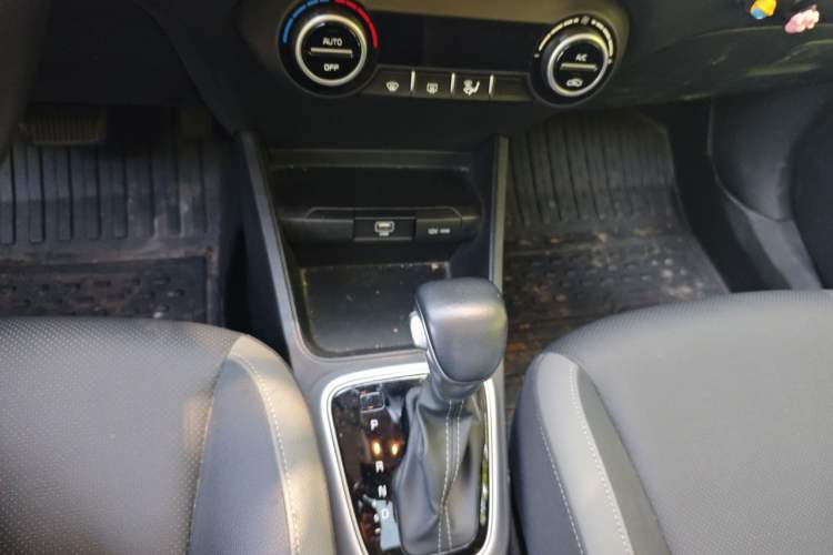 Used Kia kx1 Stonic 2021 1.4L CVT Sunroof Model Audio And AC Panel