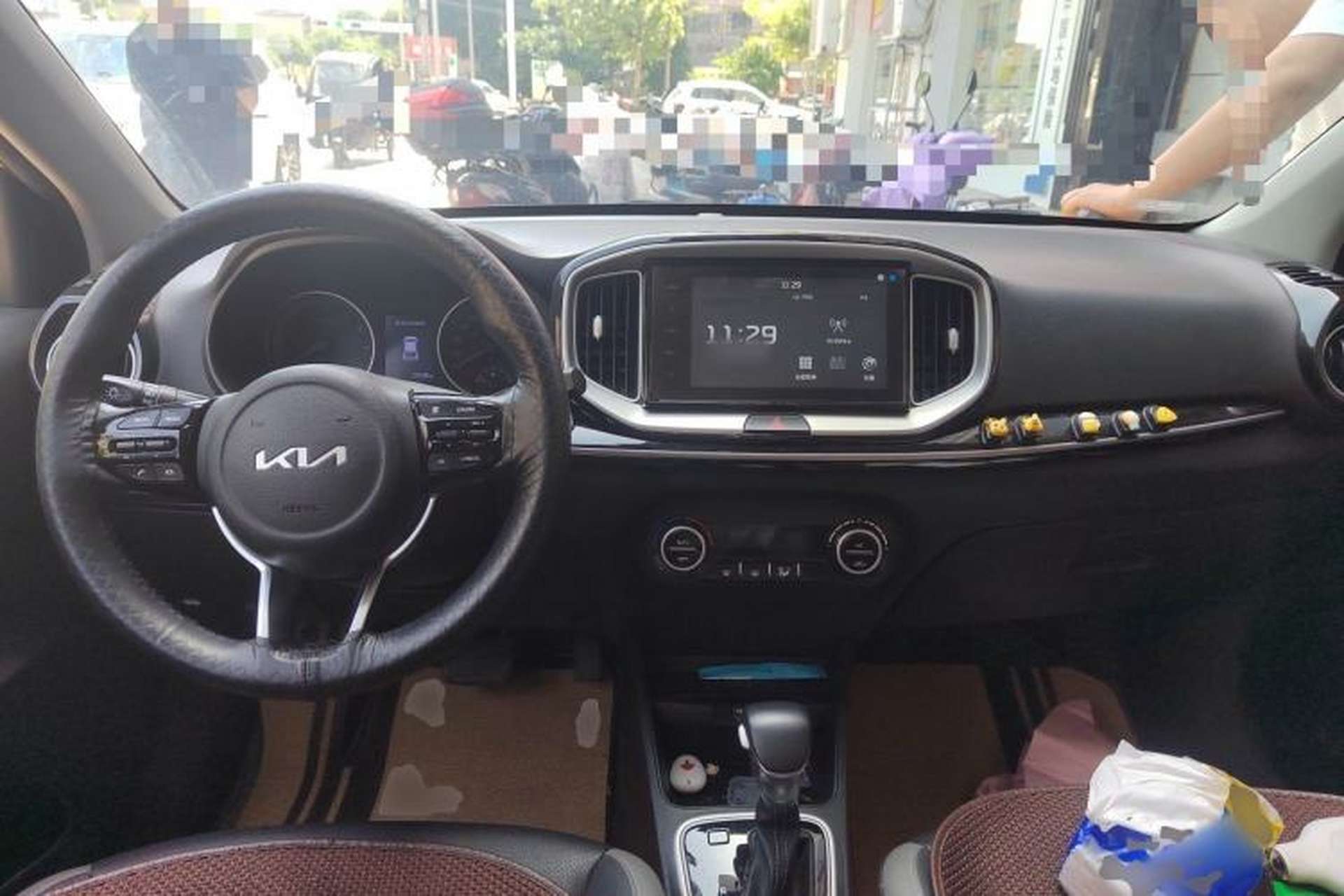 Used Kia kx1 Stonic 2021 1.4L CVT Fun & Sunroof Model Center Console