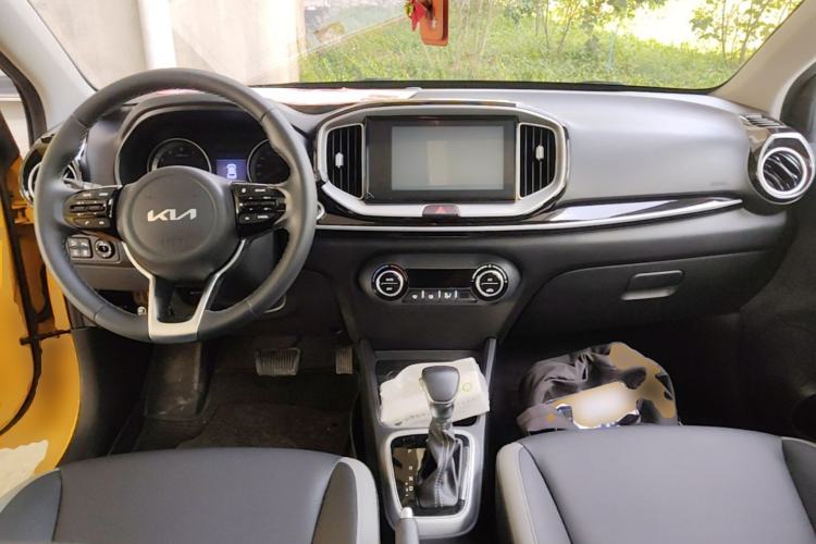 Used Kia kx1 Stonic 2021 1.4L CVT Fun & Sunroof Model Center Console