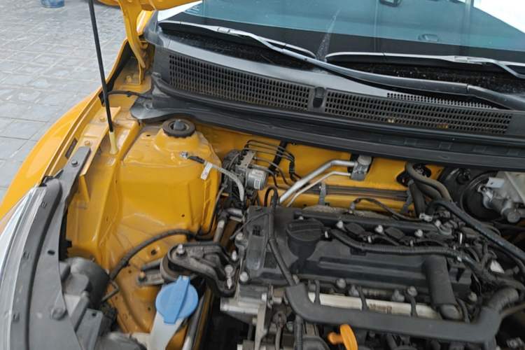 Used Kia kx1 Stonic 2021 1.4L CVT Sunroof Model Engine Bay Right