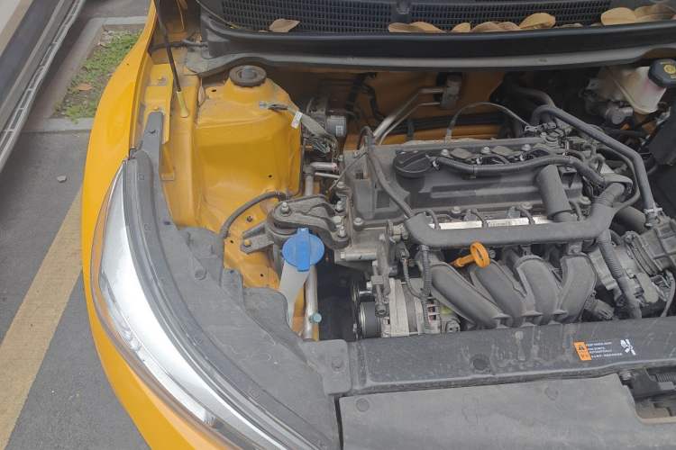 Used Kia kx1 Stonic 2021 1.4L CVT Fun Edition Engine Bay Right