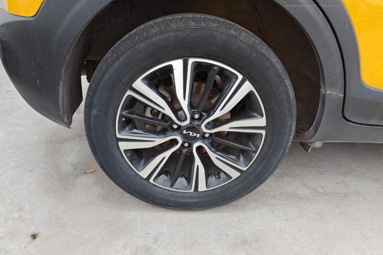 Used Kia kx1 Stonic 2021 1.4L CVT Sunroof Model Exterior 5